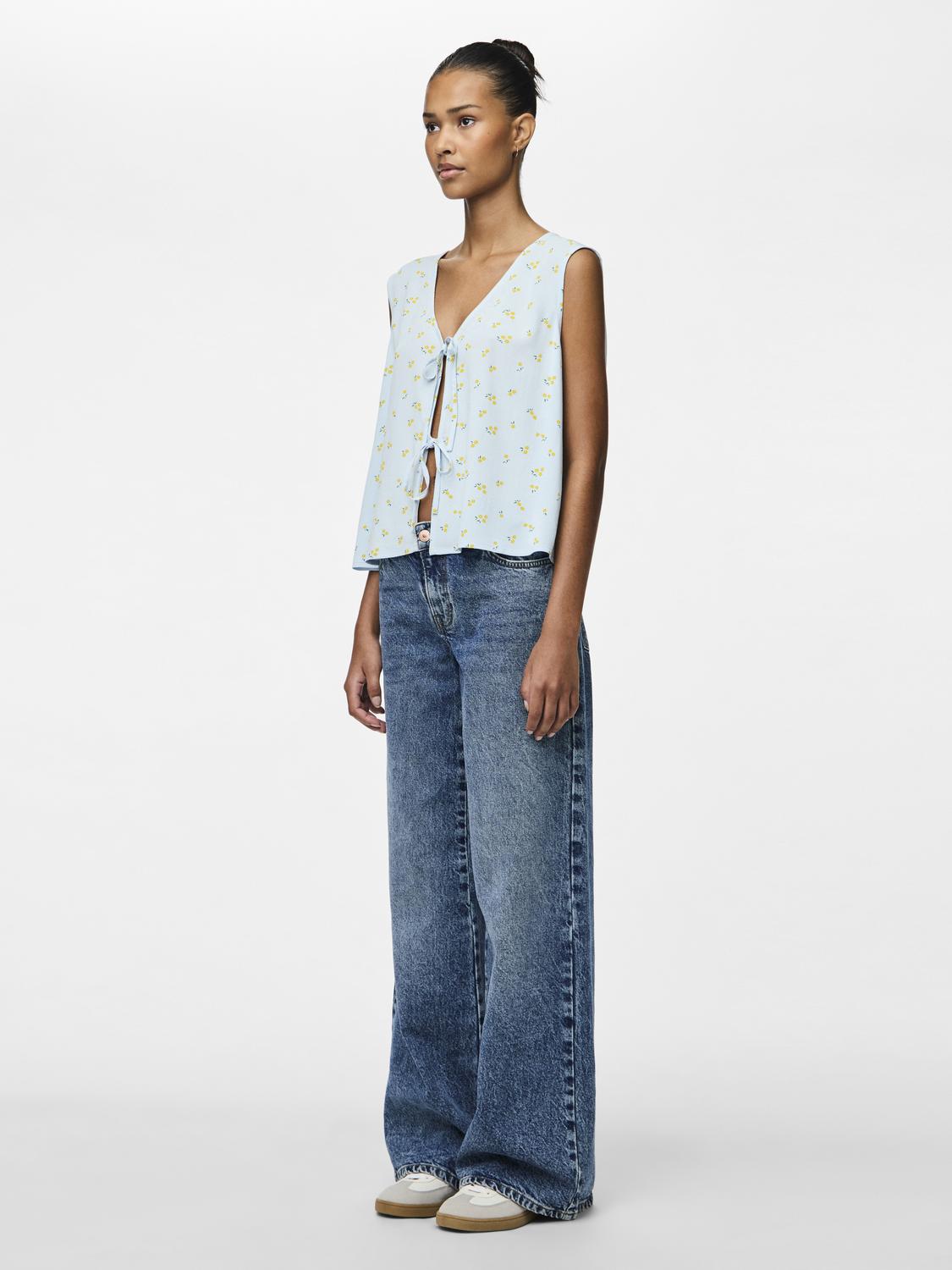 model_shot-front_full
